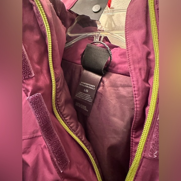 Women’s Northface Snow Jacket - Picture 4 of 5
